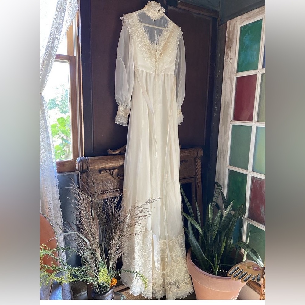 Vintage Wedding Dress - Picture 2 of 7